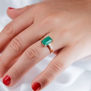 Anillo con esmeralda